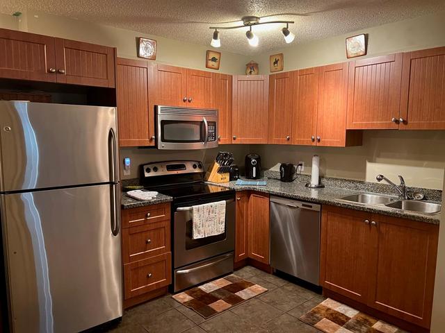 2123 - 8 Bridlecrest Drive Sw, Condo with 1 bedrooms, 1 bathrooms and 1 parking in Calgary AB | Image 2