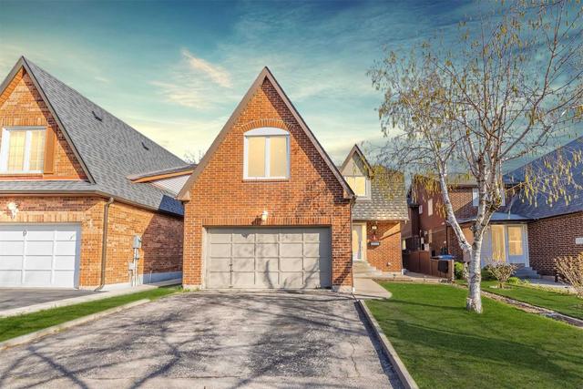 7 Aron Dr, House detached with 4 bedrooms, 4 bathrooms and 6 parking in Brampton ON | Image 1
