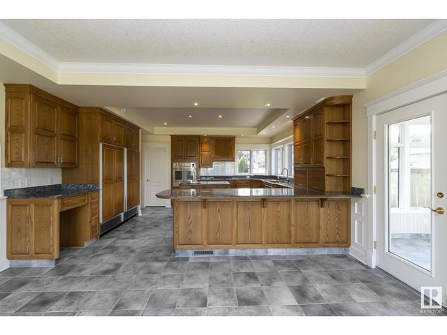 9009 Saskatchewan Dr Nw, House detached with 5 bedrooms, 4 bathrooms and null parking in Edmonton AB | Image 9