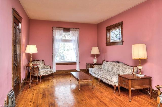 331 Waterloo Street S, House detached with 3 bedrooms, 1 bathrooms and null parking in Cambridge ON | Image 3