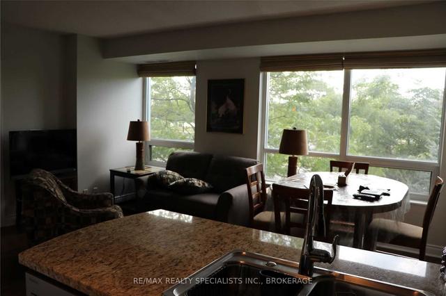203 - 1900 Lake Shore Blvd W, Condo with 2 bedrooms, 1 bathrooms and 0 parking in Toronto ON | Image 2