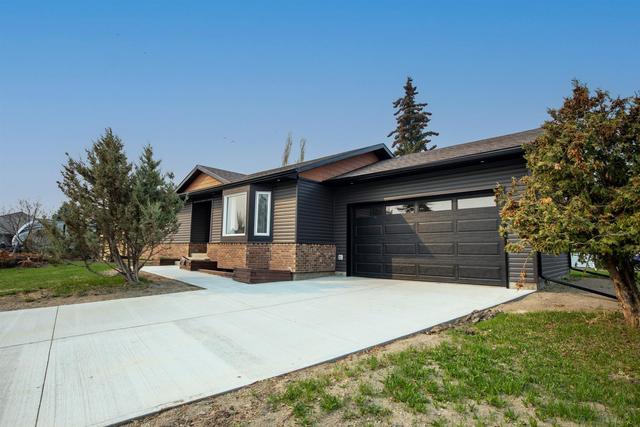 10122 90 Street, House detached with 4 bedrooms, 3 bathrooms and 4 parking in Grande Prairie AB | Image 1