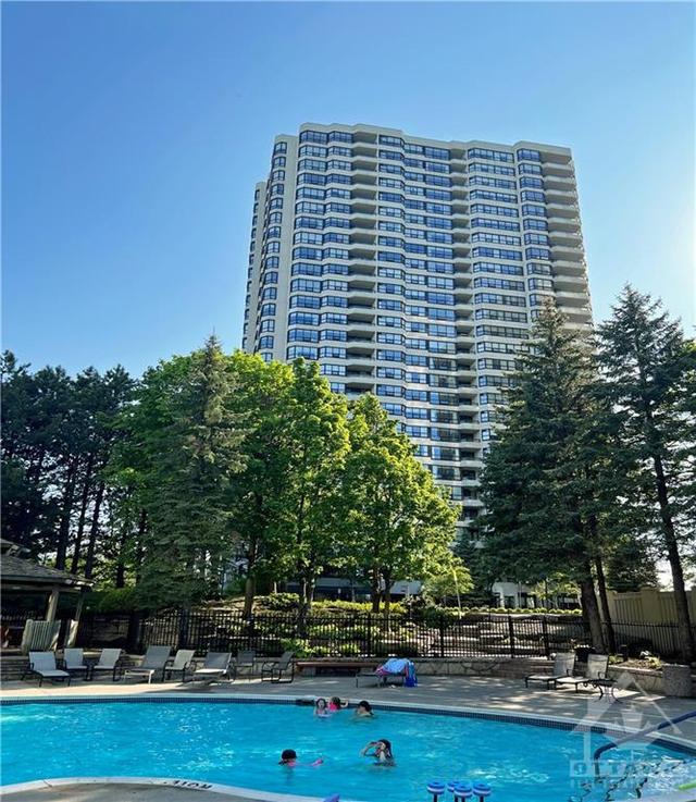1002 - 1510 Riverside Drive, Condo with 2 bedrooms, 2 bathrooms and 1 parking in Ottawa ON | Image 1