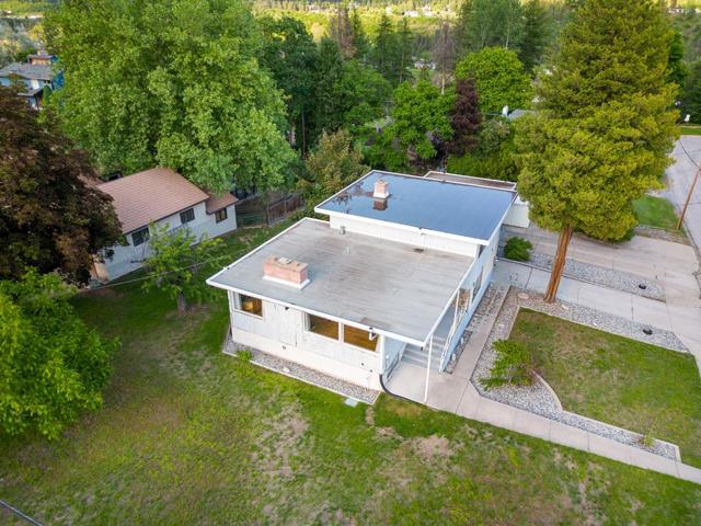 309 33rd Street, House detached with 5 bedrooms, 2 bathrooms and null parking in Castlegar BC | Image 43