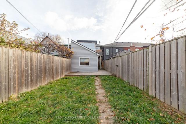 225 West Ave N, House detached with 2 bedrooms, 2 bathrooms and 3 parking in Hamilton ON | Image 13