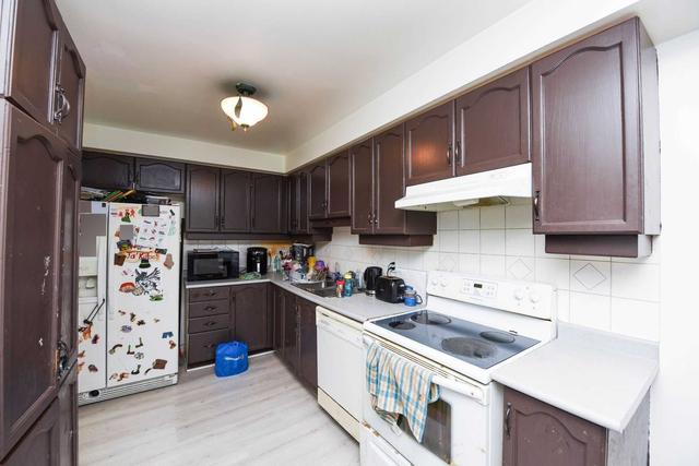 103 Chipmunk Cres, House attached with 3 bedrooms, 3 bathrooms and 2 parking in Brampton ON | Image 2