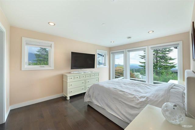 985 Eyremount Drive, House detached with 7 bedrooms, 9 bathrooms and 4 parking in West Vancouver BC | Image 26