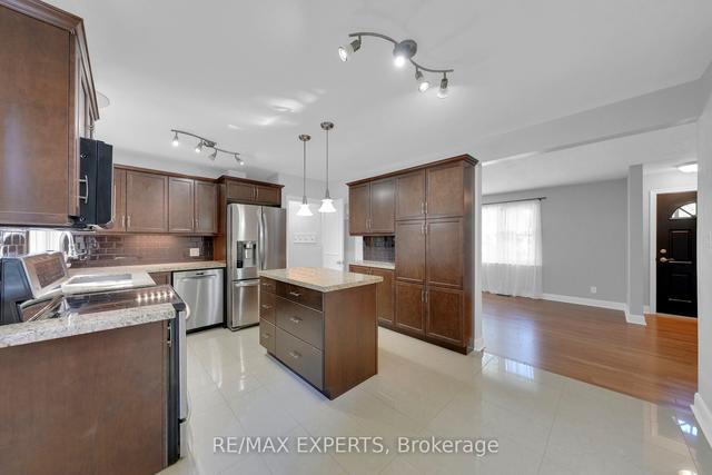 main - 87 Eugenia St, House detached with 3 bedrooms, 1 bathrooms and 3 parking in Barrie ON | Image 6