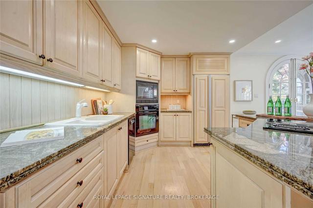 70 Clarendon Ave, House detached with 5 bedrooms, 6 bathrooms and 5 parking in Toronto ON | Image 3