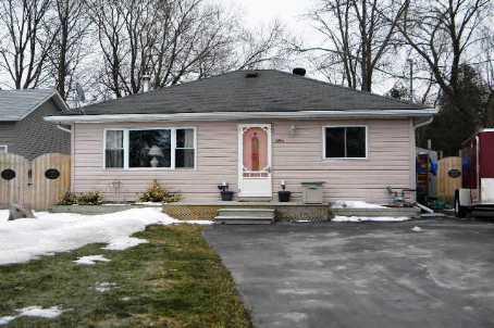 985 Barton Ave, House detached with 3 bedrooms, 1 bathrooms and 5 parking in Georgina ON | Image 1