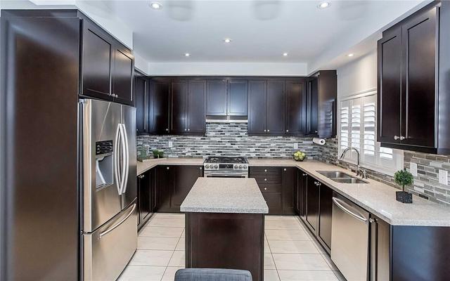 983 Francine Cres, House semidetached with 4 bedrooms, 3 bathrooms and 1 parking in Mississauga ON | Image 9