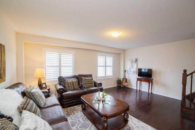 80 Colonel Frank Ching Cres, House attached with 3 bedrooms, 4 bathrooms and 2 parking in Brampton ON | Image 5