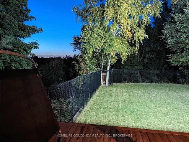 168 Three Valleys Dr, House semidetached with 4 bedrooms, 2 bathrooms and 2 parking in Toronto ON | Image 17