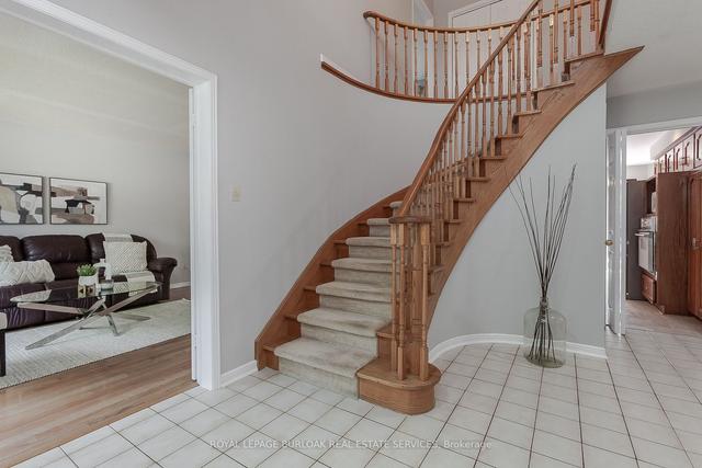 550 Kastelic Pl, House detached with 4 bedrooms, 3 bathrooms and 6 parking in Burlington ON | Image 4