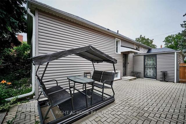161 Hillmount Ave, House detached with 3 bedrooms, 2 bathrooms and 4 parking in Toronto ON | Image 15