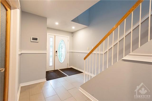 1675 Lacombe Drive, House detached with 4 bedrooms, 4 bathrooms and 5 parking in Ottawa ON | Image 3