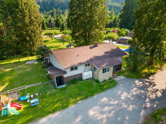 2466 Cunningham Road, House detached with 3 bedrooms, 2 bathrooms and null parking in Central Kootenay H BC | Image 76