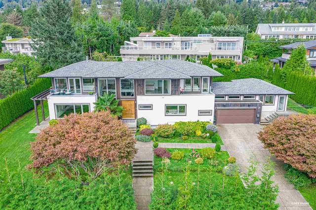 985 Eyremount Drive, House detached with 7 bedrooms, 9 bathrooms and 4 parking in West Vancouver BC | Image 2