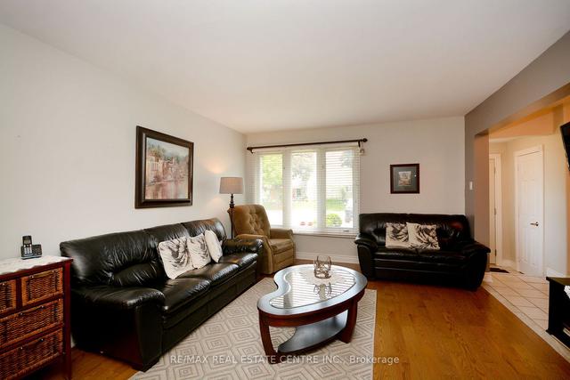92 Courtleigh Sq, House attached with 3 bedrooms, 3 bathrooms and 3 parking in Brampton ON | Image 39