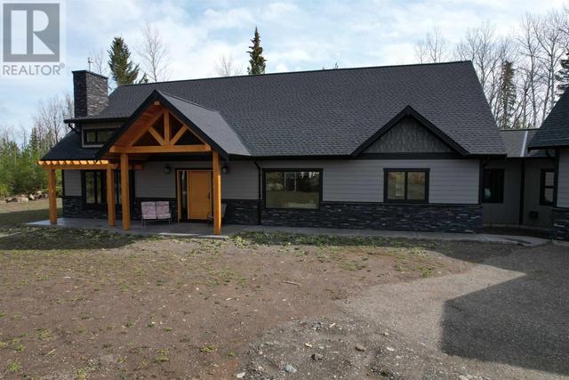 7048 Stockyard Road, House detached with 3 bedrooms, 4 bathrooms and null parking in Cariboo L BC | Image 4