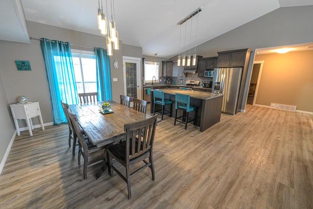 10905 60 Avenue, House detached with 5 bedrooms, 3 bathrooms and 6 parking in Grande Prairie AB | Image 5