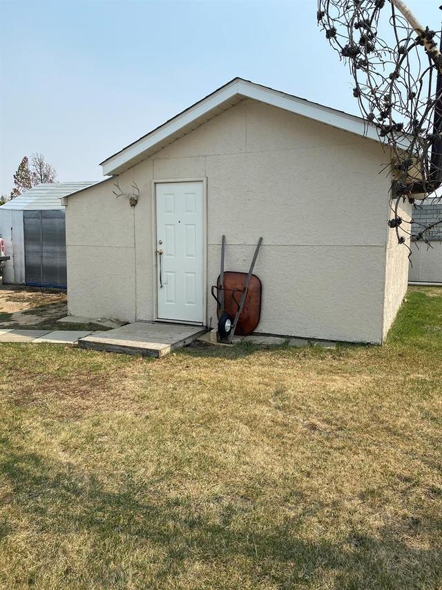 9741 107 Street, House detached with 2 bedrooms, 1 bathrooms and 6 parking in Hythe AB | Image 5