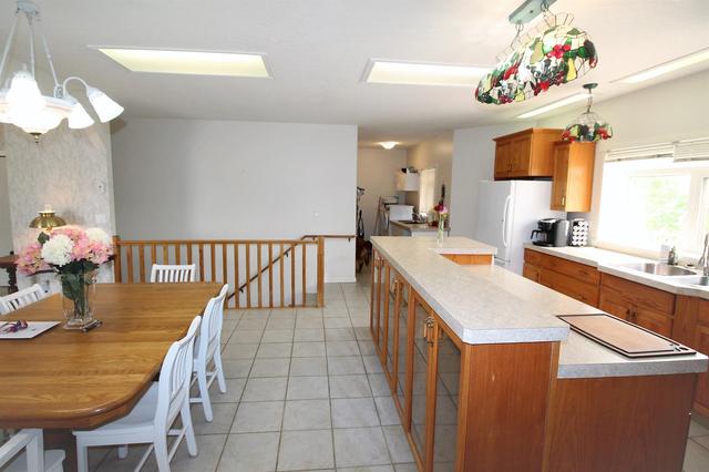 75075 Rr205, House detached with 2 bedrooms, 2 bathrooms and null parking in Lethbridge County AB | Image 21