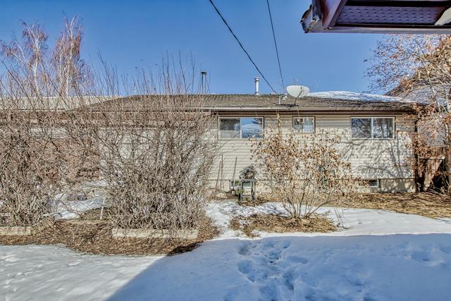 2839 Cedar Ridge Drive Sw, House detached with 4 bedrooms, 2 bathrooms and 3 parking in Calgary AB | Image 29