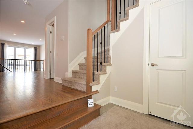 109 Porter Street, Townhouse with 3 bedrooms, 3 bathrooms and 3 parking in Ottawa ON | Image 4