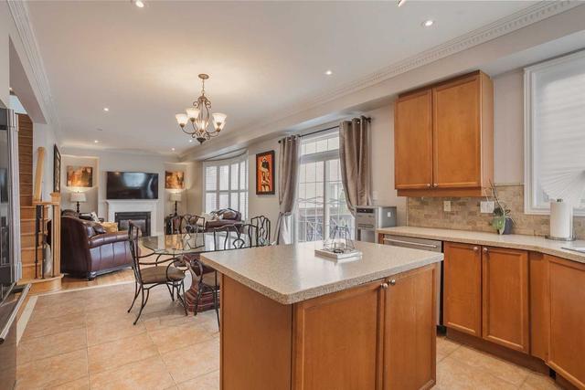 18 Augustine Ave, House detached with 4 bedrooms, 4 bathrooms and 5 parking in Richmond Hill ON | Image 9