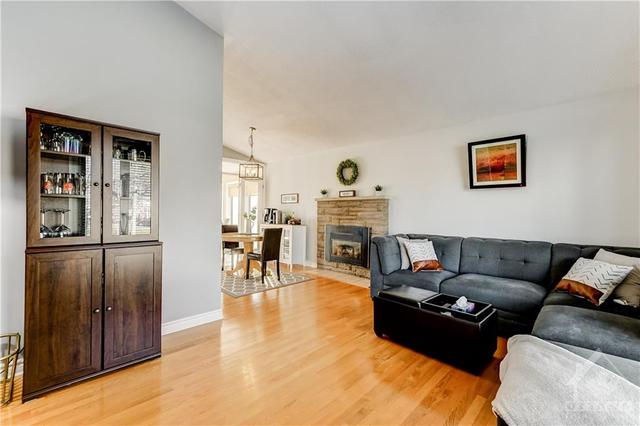 214 Fraser Park, House detached with 4 bedrooms, 2 bathrooms and 5 parking in Ottawa ON | Image 4