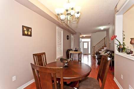 982 Ledbury Cres, House semidetached with 3 bedrooms, 4 bathrooms and 2 parking in Mississauga ON | Image 3