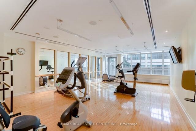 3711 - 2191 Yonge St, Condo with 2 bedrooms, 3 bathrooms and 1 parking in Toronto ON | Image 9