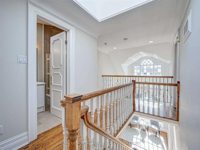 70 Clarendon Ave, House detached with 5 bedrooms, 6 bathrooms and 5 parking in Toronto ON | Image 15