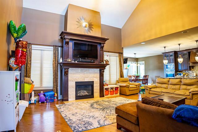 211 Aspen Ridge Place Sw, House detached with 4 bedrooms, 4 bathrooms and 3 parking in Calgary AB | Image 6