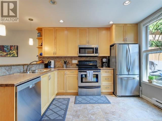 107 - 10421 Resthaven Dr, House attached with 2 bedrooms, 3 bathrooms and 2 parking in Sidney BC | Image 11