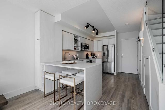 lph18 - 36 Blue Jays Way, Condo with 2 bedrooms, 2 bathrooms and 0 parking in Toronto ON | Image 2