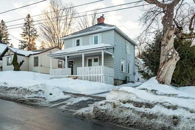47 Centre St S, House detached with 3 bedrooms, 2 bathrooms and 4 parking in Huntsville ON | Image 1