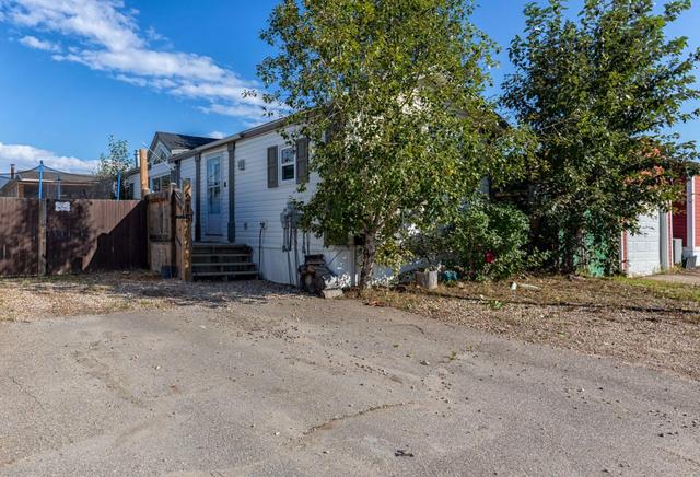 215 Grant Way, House detached with 3 bedrooms, 2 bathrooms and 4 parking in Wood Buffalo AB | Image 1