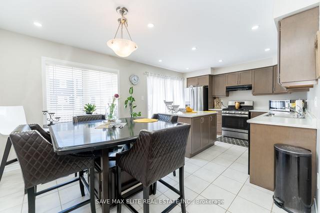 30 Metro Cres, House attached with 3 bedrooms, 3 bathrooms and 4 parking in Brampton ON | Image 3