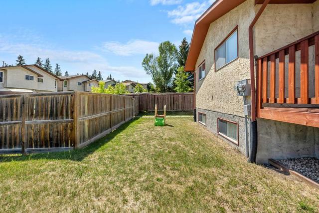 89/91 Bearberry Close Nw, House other with 6 bedrooms, 2 bathrooms and 2 parking in Calgary AB | Image 41