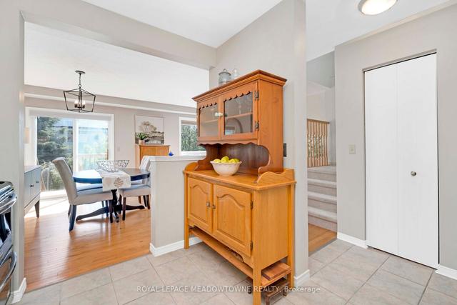 61 Calvin Crt, House attached with 3 bedrooms, 1 bathrooms and 3 parking in Cambridge ON | Image 24