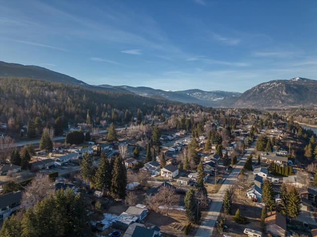 309 33rd Street, House detached with 5 bedrooms, 2 bathrooms and null parking in Castlegar BC | Image 50
