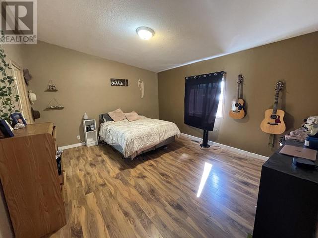 9808 96 Street, House other with 4 bedrooms, 2 bathrooms and null parking in Taylor BC | Image 5
