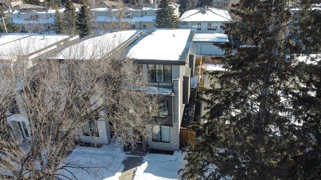 631 55 Avenue Sw, House detached with 5 bedrooms, 4 bathrooms and 2 parking in Calgary AB | Image 2