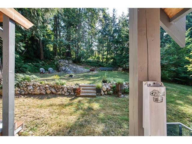 492 Shawanabe Road, House detached with 2 bedrooms, 3 bathrooms and null parking in Sunshine Coast F BC | Image 35