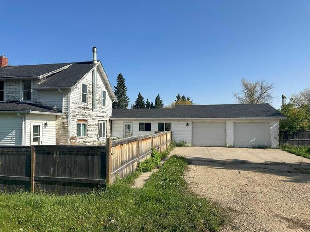 308 4 Avenue, House detached with 4 bedrooms, 1 bathrooms and 6 parking in Camrose County AB | Image 3