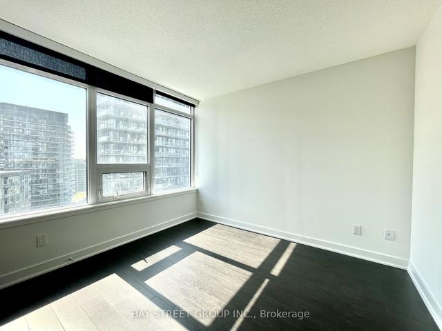 2012 - 19 Bathurst St W, Condo with 2 bedrooms, 2 bathrooms and 1 parking in Toronto ON | Image 11