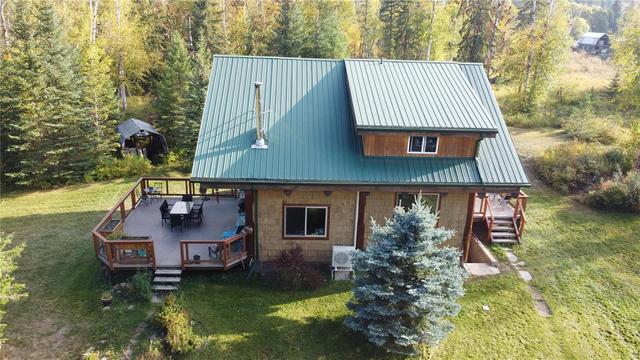 43 Puckett Road, House detached with 3 bedrooms, 2 bathrooms and 7 parking in North Okanagan E BC | Image 4