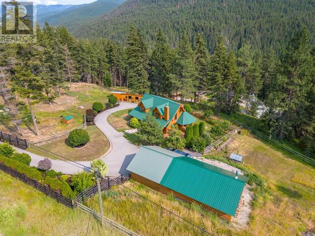 6741 Highway 33, E, House detached with 4 bedrooms, 2 bathrooms and 12 parking in Kelowna BC | Image 2